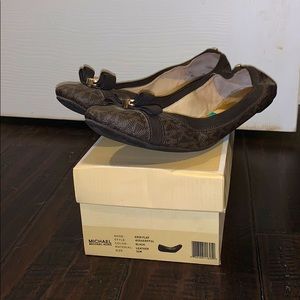 Size 10 MK flats